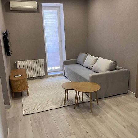 Apartpoltava Двокімнатні Апартаменти З Джакузі Біля Листопаду Ngoại thất bức ảnh