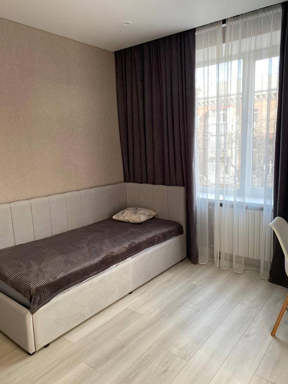 Apartpoltava Двокімнатні Апартаменти З Джакузі Біля Листопаду Ngoại thất bức ảnh
